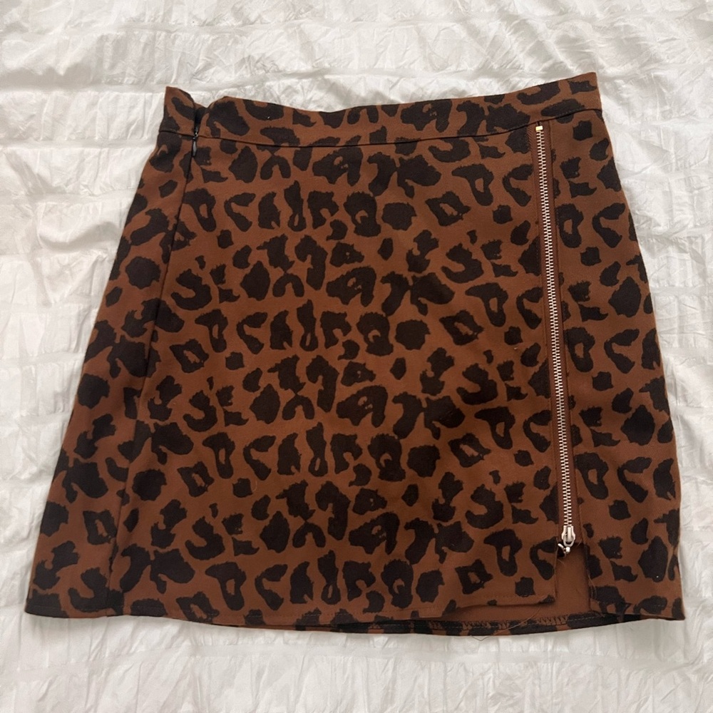 Leopard print zip up skirt
